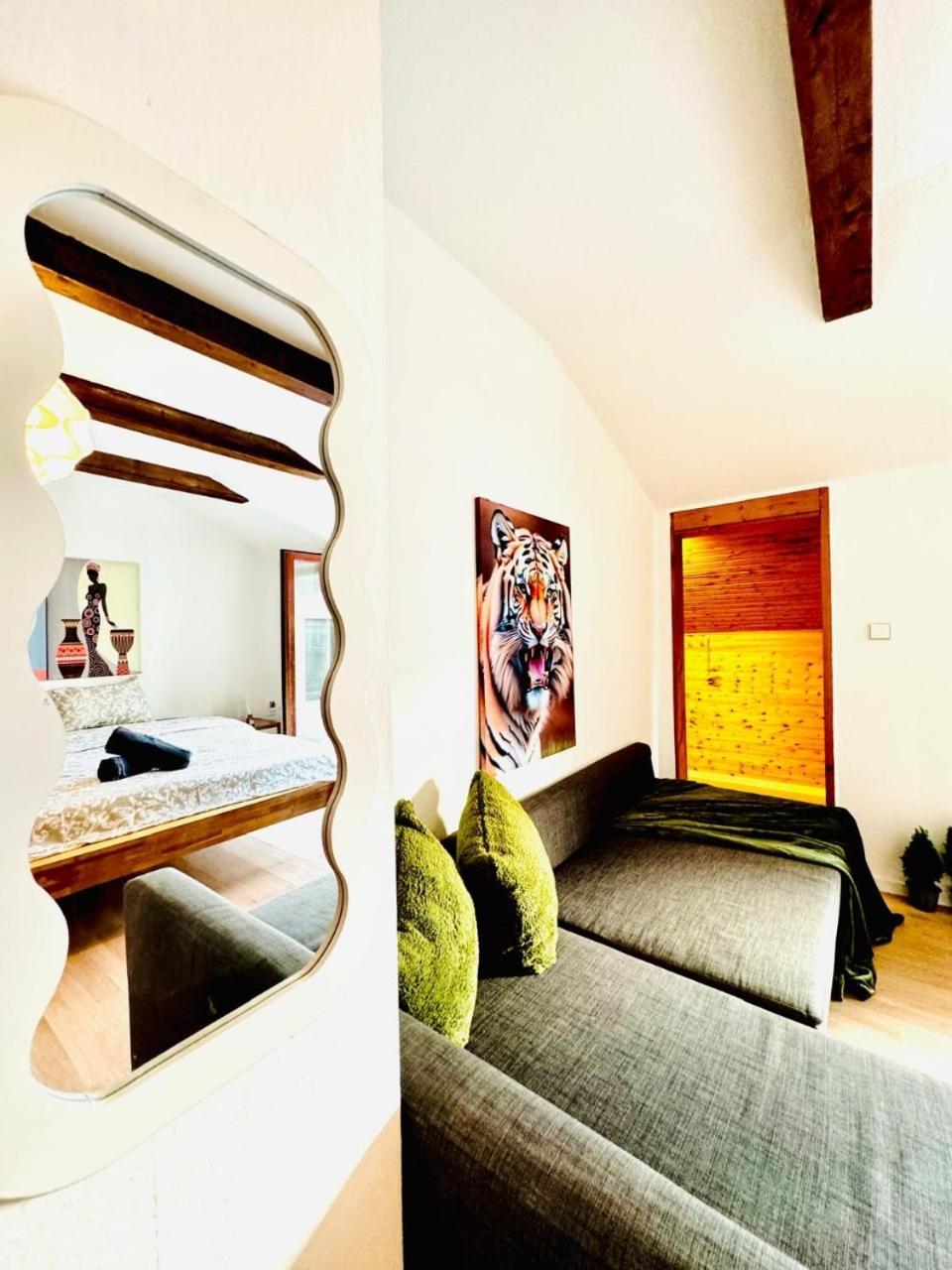 Apartment Cozy In A For Groups, 16-mins To Blumengaerten Wien